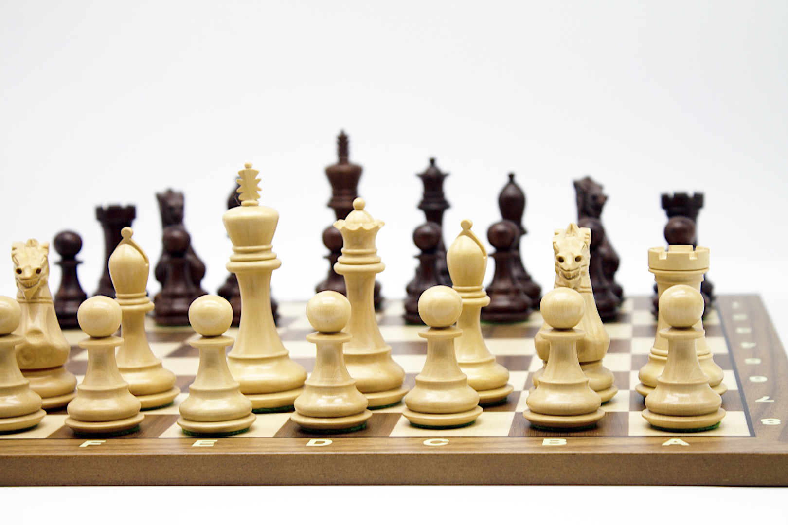 giocare a scacchi, scacchiere Roma, scacchiere via tuscolana, scacchiere in legno, set per il poker Roma, acquisto set poker Roma, acquisto scacchiere da viaggio Roma, amanti degli scacchi Roma, articoli da gioco Roma, divertirsi RomaI giochi perfetti per una serata con gli amici. Scacchi per tutti gli amanti del gioco.
Fiches e set per poker eleganti.