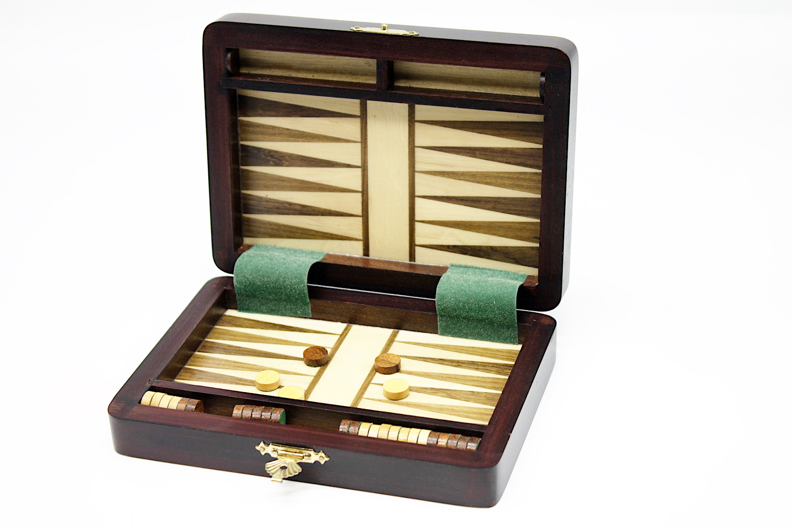 giocare a scacchi, scacchiere Roma, scacchiere via tuscolana, scacchiere in legno, set per il poker Roma, acquisto set poker Roma, acquisto scacchiere da viaggio Roma, amanti degli scacchi Roma, articoli da gioco Roma, divertirsi RomaI giochi perfetti per una serata con gli amici. Scacchi per tutti gli amanti del gioco.
Fiches e set per poker eleganti.