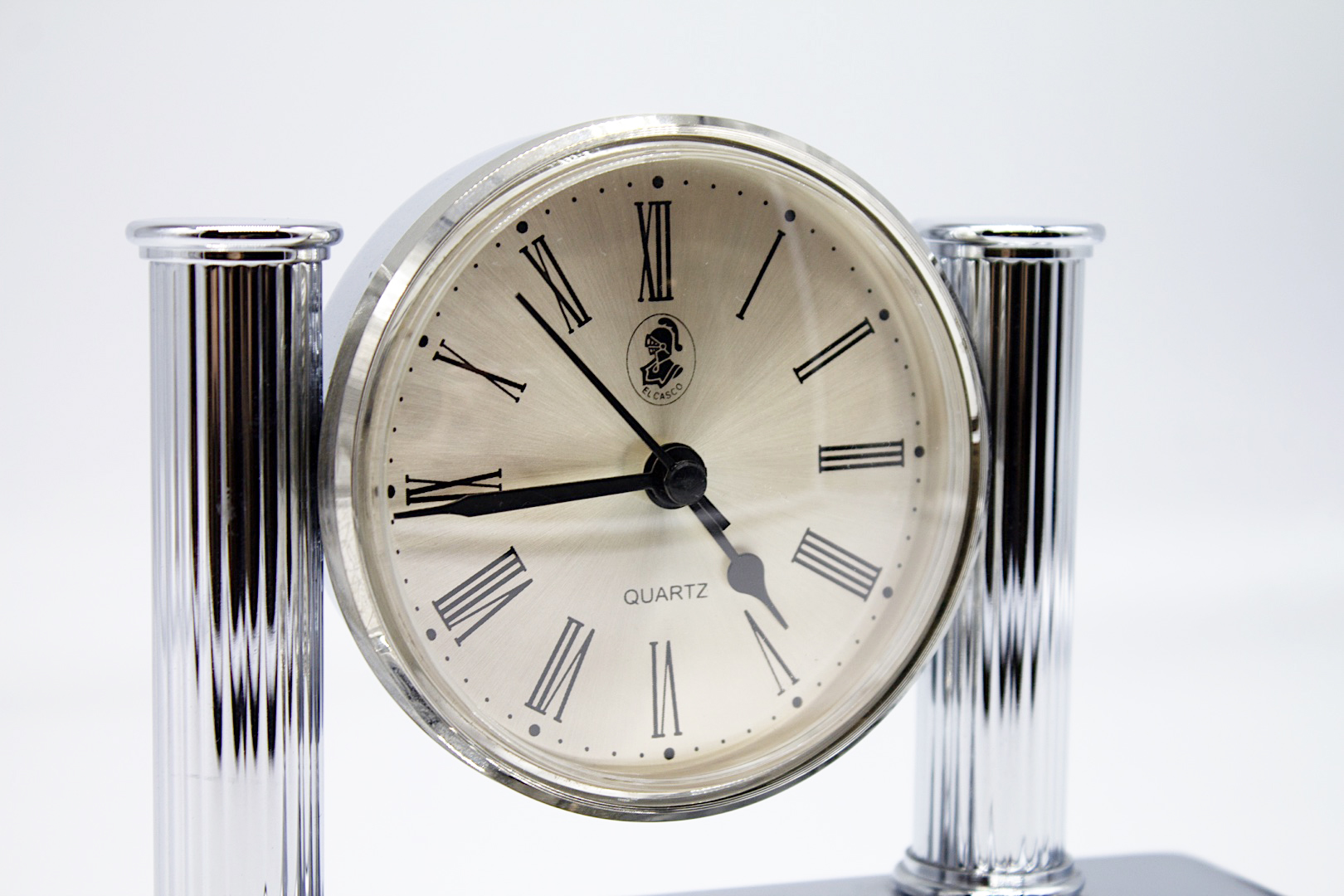 oggetti per l'arredo della casa a Roma, oggetti per l'arredo del tuo ufficio, oggetti per l'arredo della tua barca, quadri, oggetti da parete, orologi da muro, orologi da tavolo, uova di struzzo a Roma, uova di struzzoOggetti eleganti, stravaganti e classici per arredare la tua casa, il tuo studio, il tuo negozio, la tua barca: qualsiasi luogo che ami.