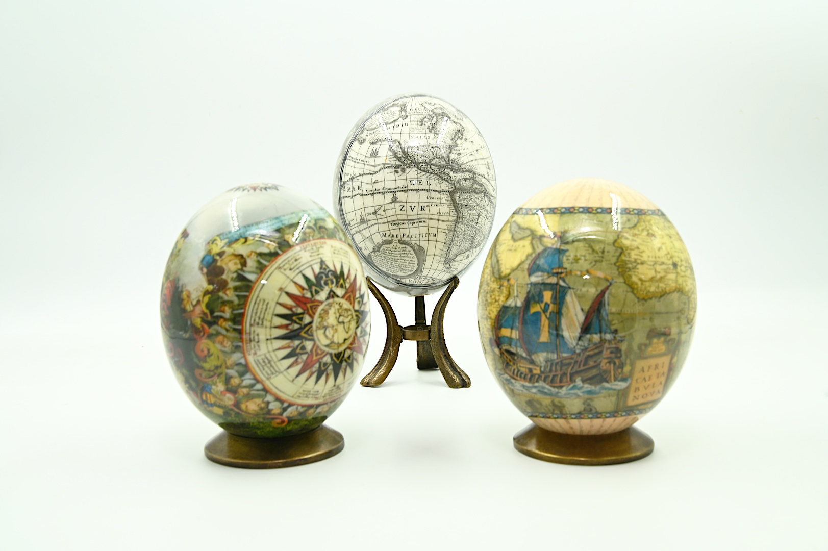 oggetti per l'arredo della casa a Roma, oggetti per l'arredo del tuo ufficio, oggetti per l'arredo della tua barca, quadri, oggetti da parete, orologi da muro, orologi da tavolo, uova di struzzo a Roma, uova di struzzoOggetti eleganti, stravaganti e classici per arredare la tua casa, il tuo studio, il tuo negozio, la tua barca: qualsiasi luogo che ami.