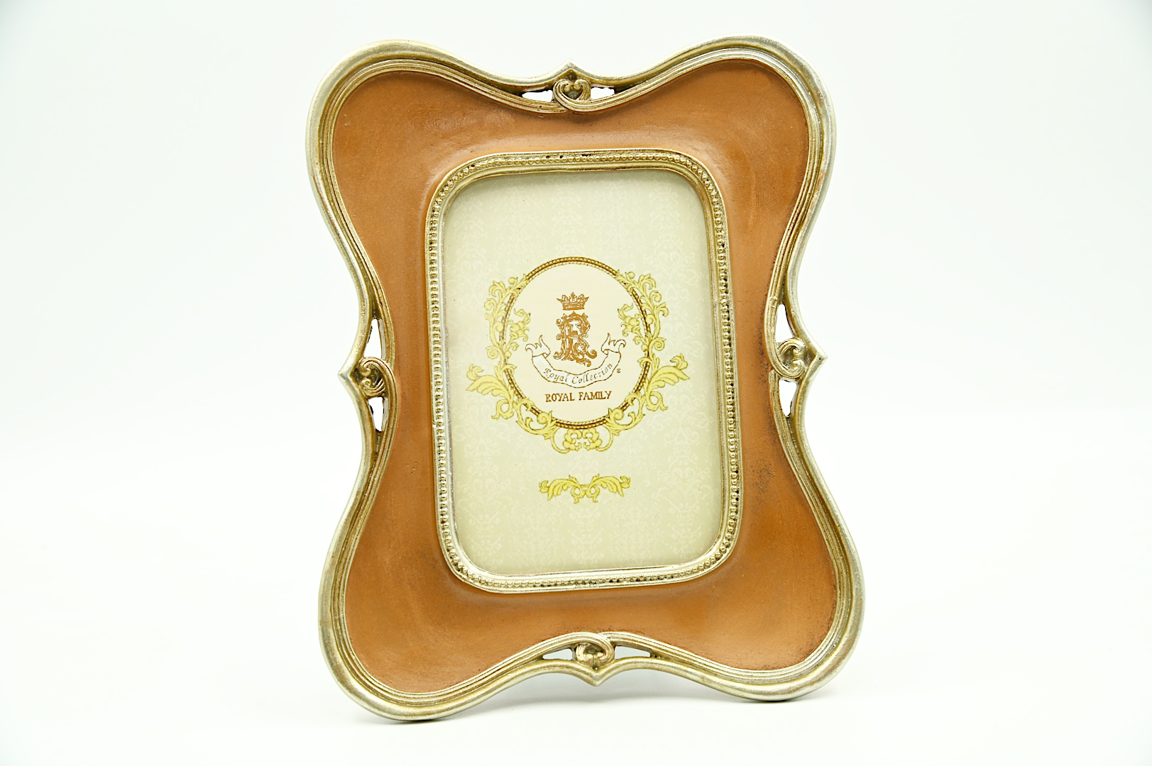 oggetti per l'arredo della casa a Roma, oggetti per l'arredo del tuo ufficio, oggetti per l'arredo della tua barca, quadri, oggetti da parete, orologi da muro, orologi da tavolo, uova di struzzo a Roma, uova di struzzoOggetti eleganti, stravaganti e classici per arredare la tua casa, il tuo studio, il tuo negozio, la tua barca: qualsiasi luogo che ami.