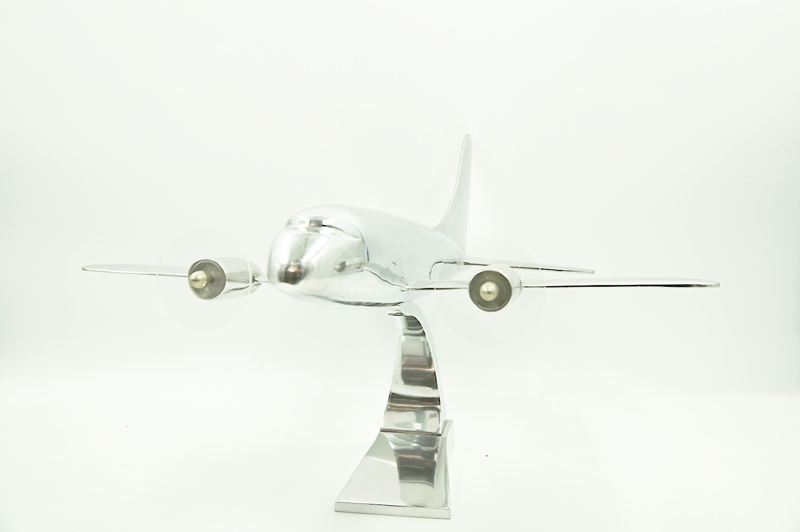 oggetti per l'arredo della casa a Roma, oggetti per l'arredo del tuo ufficio, oggetti per l'arredo della tua barca, quadri, oggetti da parete, orologi da muro, orologi da tavolo, uova di struzzo a Roma, uova di struzzoOggetti eleganti, stravaganti e classici per arredare la tua casa, il tuo studio, il tuo negozio, la tua barca: qualsiasi luogo che ami.