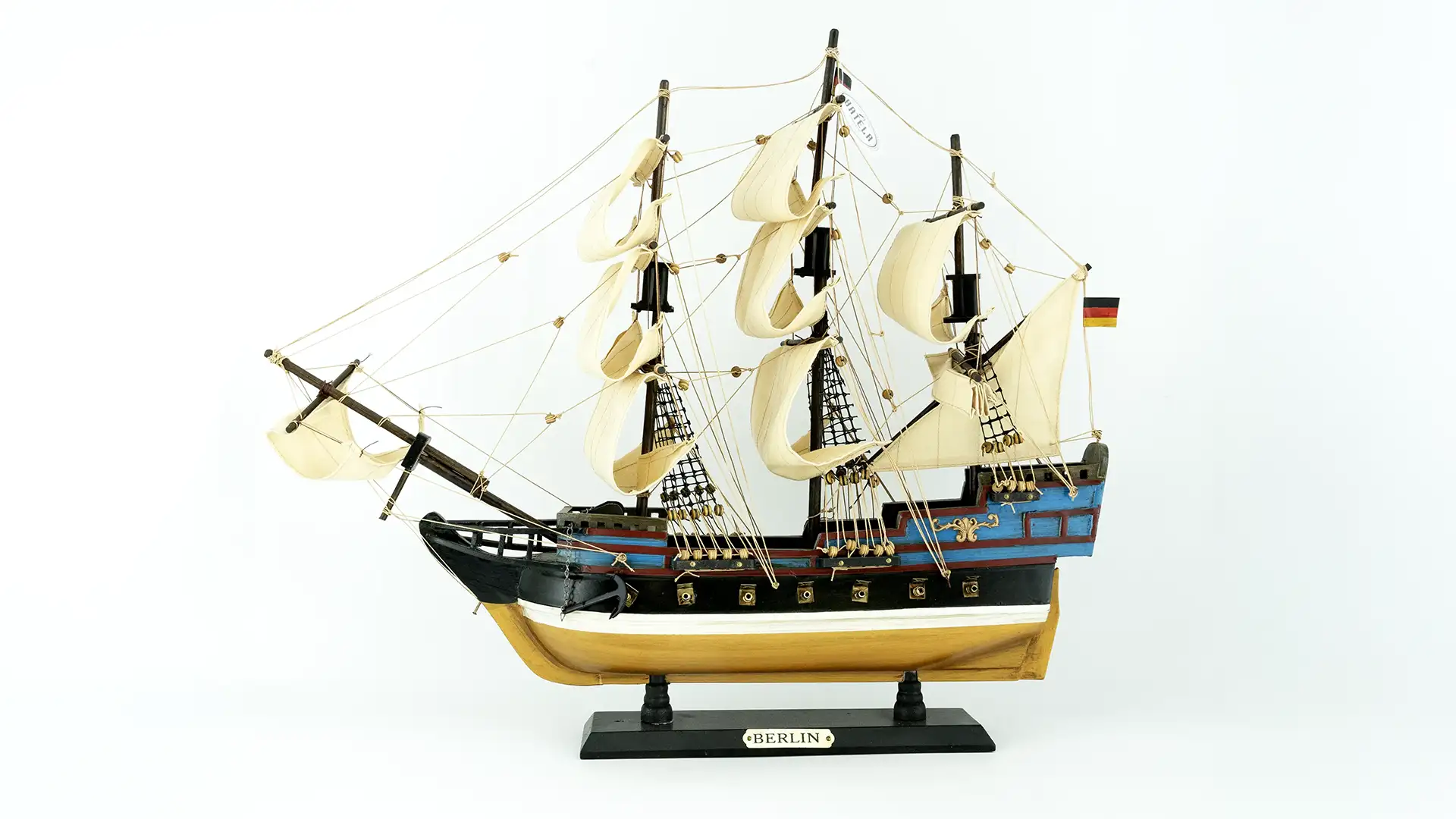 oggetti per l'arredo della casa a Roma, oggetti per l'arredo del tuo ufficio, oggetti per l'arredo della tua barca, quadri, oggetti da parete, orologi da muro, orologi da tavolo, uova di struzzo a Roma, uova di struzzoOggetti eleganti, stravaganti e classici per arredare la tua casa, il tuo studio, il tuo negozio, la tua barca: qualsiasi luogo che ami.