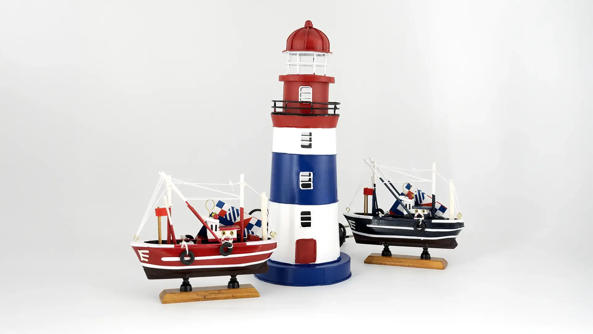 oggetti per l'arredo della casa a Roma, oggetti per l'arredo del tuo ufficio, oggetti per l'arredo della tua barca, quadri, oggetti da parete, orologi da muro, orologi da tavolo, uova di struzzo a Roma, uova di struzzoOggetti eleganti, stravaganti e classici per arredare la tua casa, il tuo studio, il tuo negozio, la tua barca: qualsiasi luogo che ami.