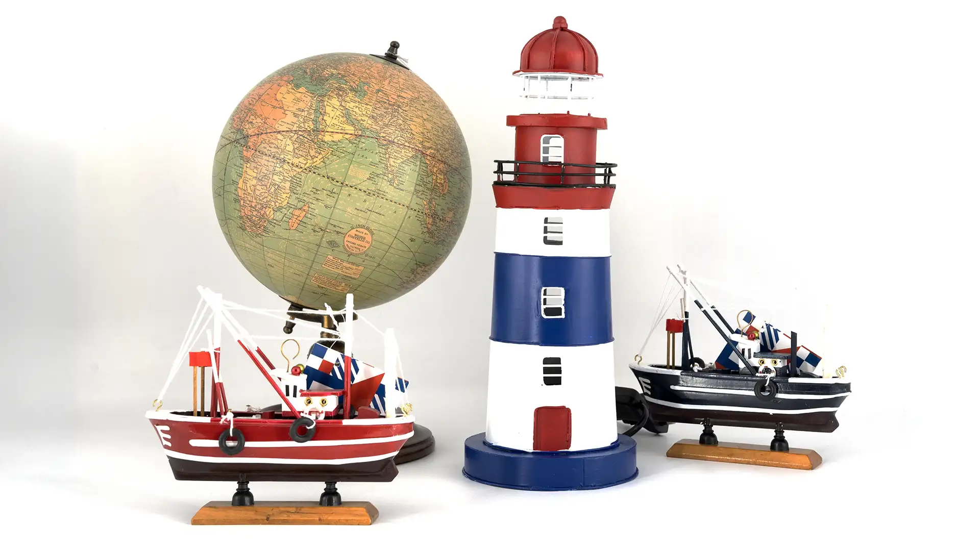 oggetti per l'arredo della casa a Roma, oggetti per l'arredo del tuo ufficio, oggetti per l'arredo della tua barca, quadri, oggetti da parete, orologi da muro, orologi da tavolo, uova di struzzo a Roma, uova di struzzoOggetti eleganti, stravaganti e classici per arredare la tua casa, il tuo studio, il tuo negozio, la tua barca: qualsiasi luogo che ami.