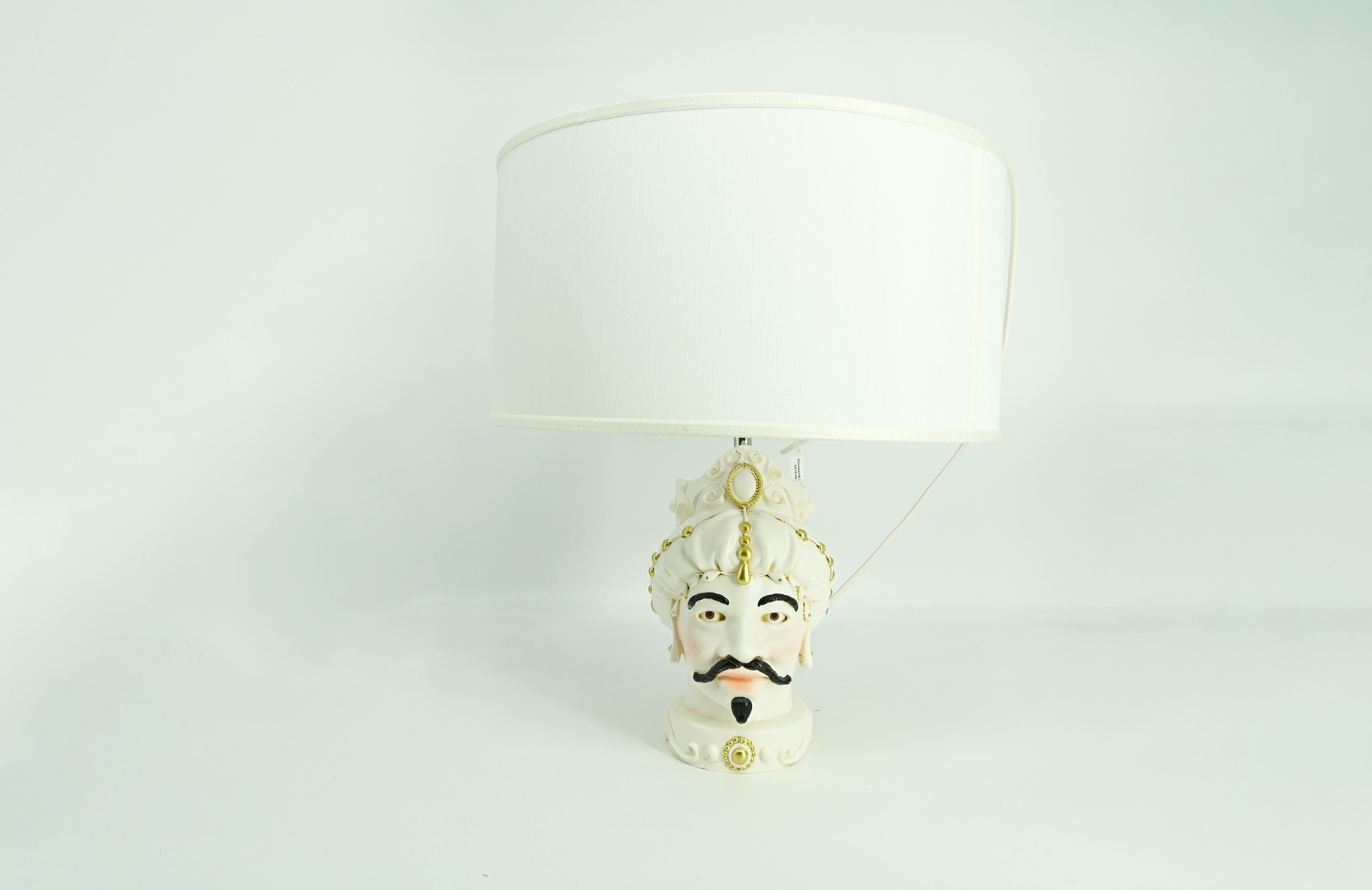 oggetti per l'arredo della casa a Roma, oggetti per l'arredo del tuo ufficio, oggetti per l'arredo della tua barca, quadri, oggetti da parete, orologi da muro, orologi da tavolo, uova di struzzo a Roma, uova di struzzoOggetti eleganti, stravaganti e classici per arredare la tua casa, il tuo studio, il tuo negozio, la tua barca: qualsiasi luogo che ami.