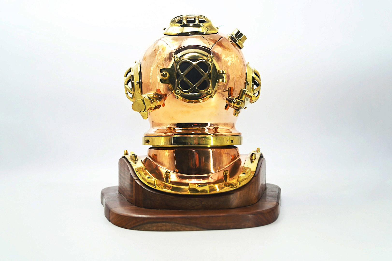 oggetti per l'arredo della casa a Roma, oggetti per l'arredo del tuo ufficio, oggetti per l'arredo della tua barca, quadri, oggetti da parete, orologi da muro, orologi da tavolo, uova di struzzo a Roma, uova di struzzoOggetti eleganti, stravaganti e classici per arredare la tua casa, il tuo studio, il tuo negozio, la tua barca: qualsiasi luogo che ami.