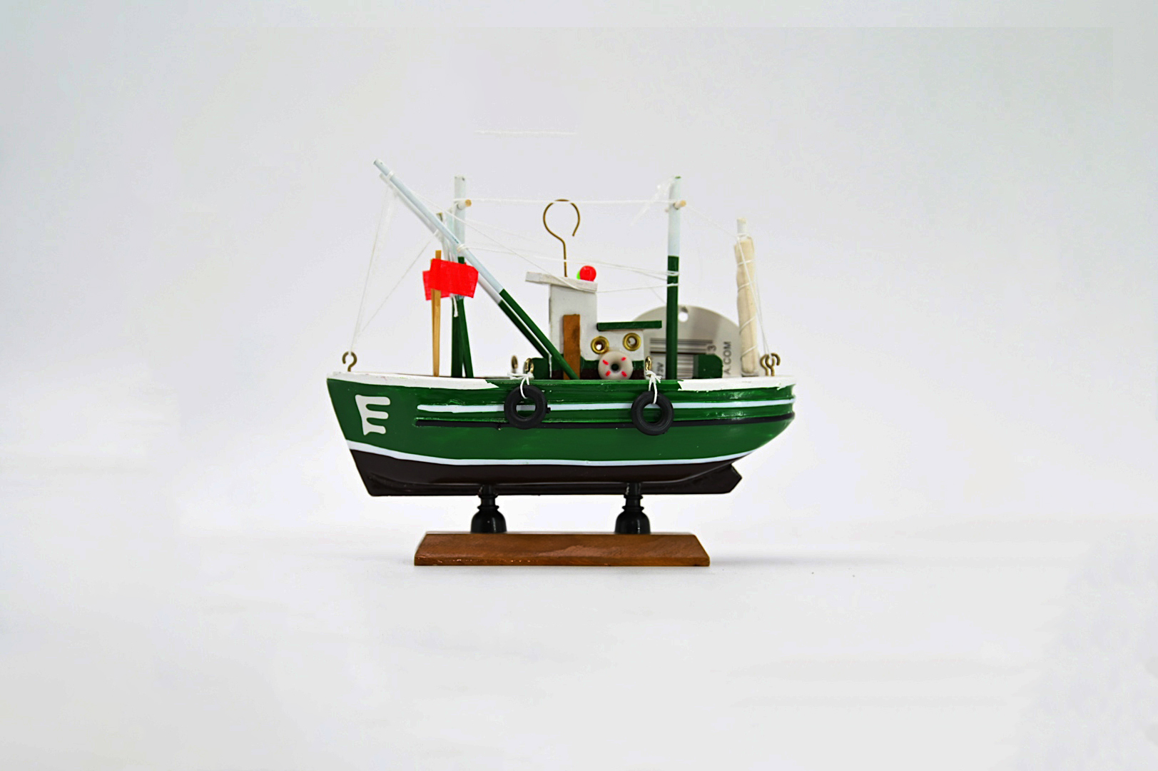 oggetti per l'arredo della casa a Roma, oggetti per l'arredo del tuo ufficio, oggetti per l'arredo della tua barca, quadri, oggetti da parete, orologi da muro, orologi da tavolo, uova di struzzo a Roma, uova di struzzoOggetti eleganti, stravaganti e classici per arredare la tua casa, il tuo studio, il tuo negozio, la tua barca: qualsiasi luogo che ami.