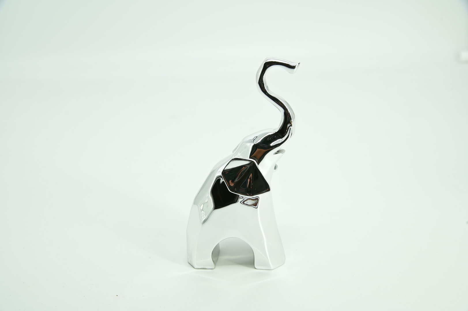 oggetti per l'arredo della casa a Roma, oggetti per l'arredo del tuo ufficio, oggetti per l'arredo della tua barca, quadri, oggetti da parete, orologi da muro, orologi da tavolo, uova di struzzo a Roma, uova di struzzoOggetti eleganti, stravaganti e classici per arredare la tua casa, il tuo studio, il tuo negozio, la tua barca: qualsiasi luogo che ami.