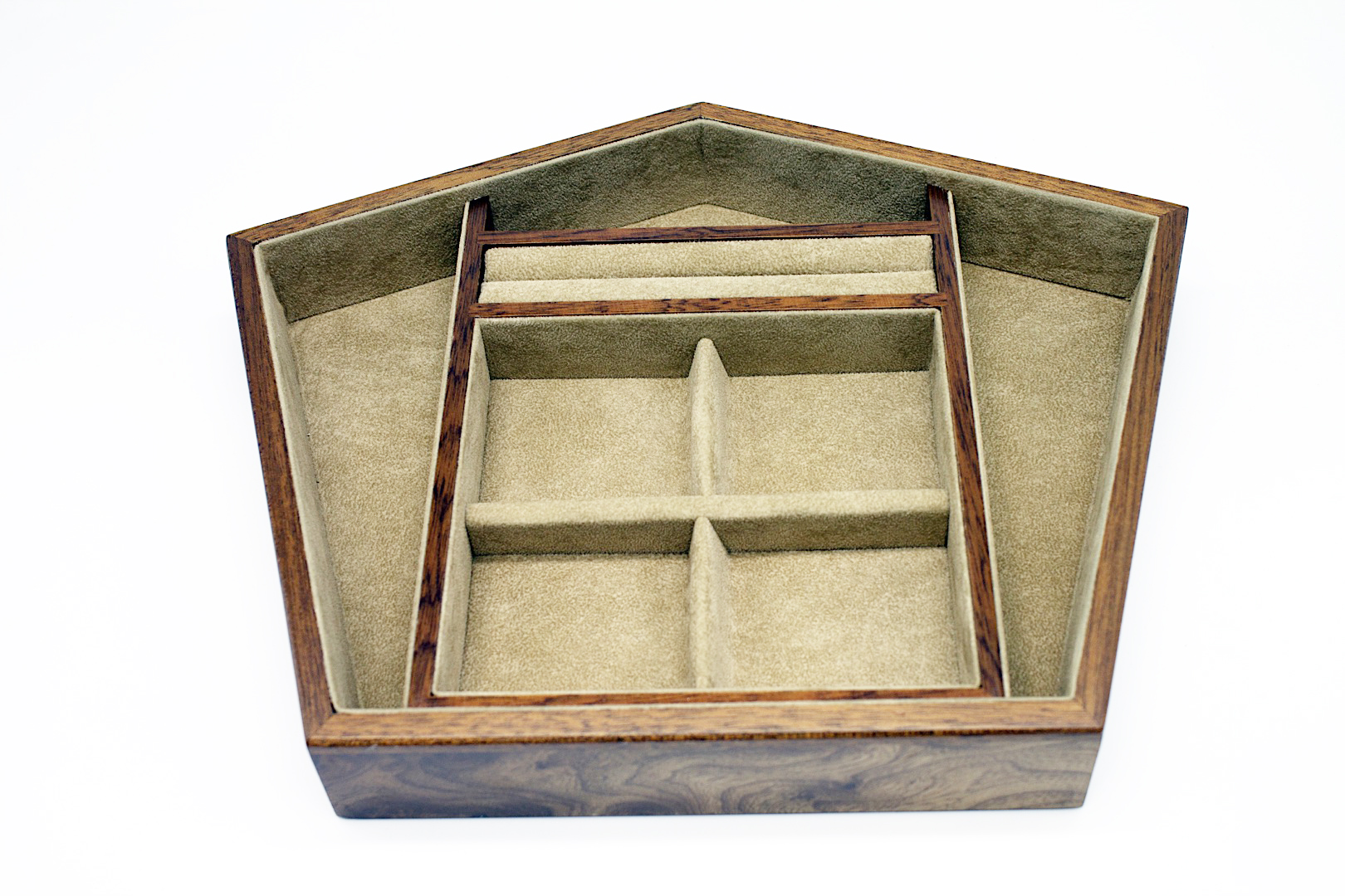 oggetti per l'arredo della casa a Roma, oggetti per l'arredo del tuo ufficio, oggetti per l'arredo della tua barca, quadri, oggetti da parete, orologi da muro, orologi da tavolo, uova di struzzo a Roma, uova di struzzoOggetti eleganti, stravaganti e classici per arredare la tua casa, il tuo studio, il tuo negozio, la tua barca: qualsiasi luogo che ami.