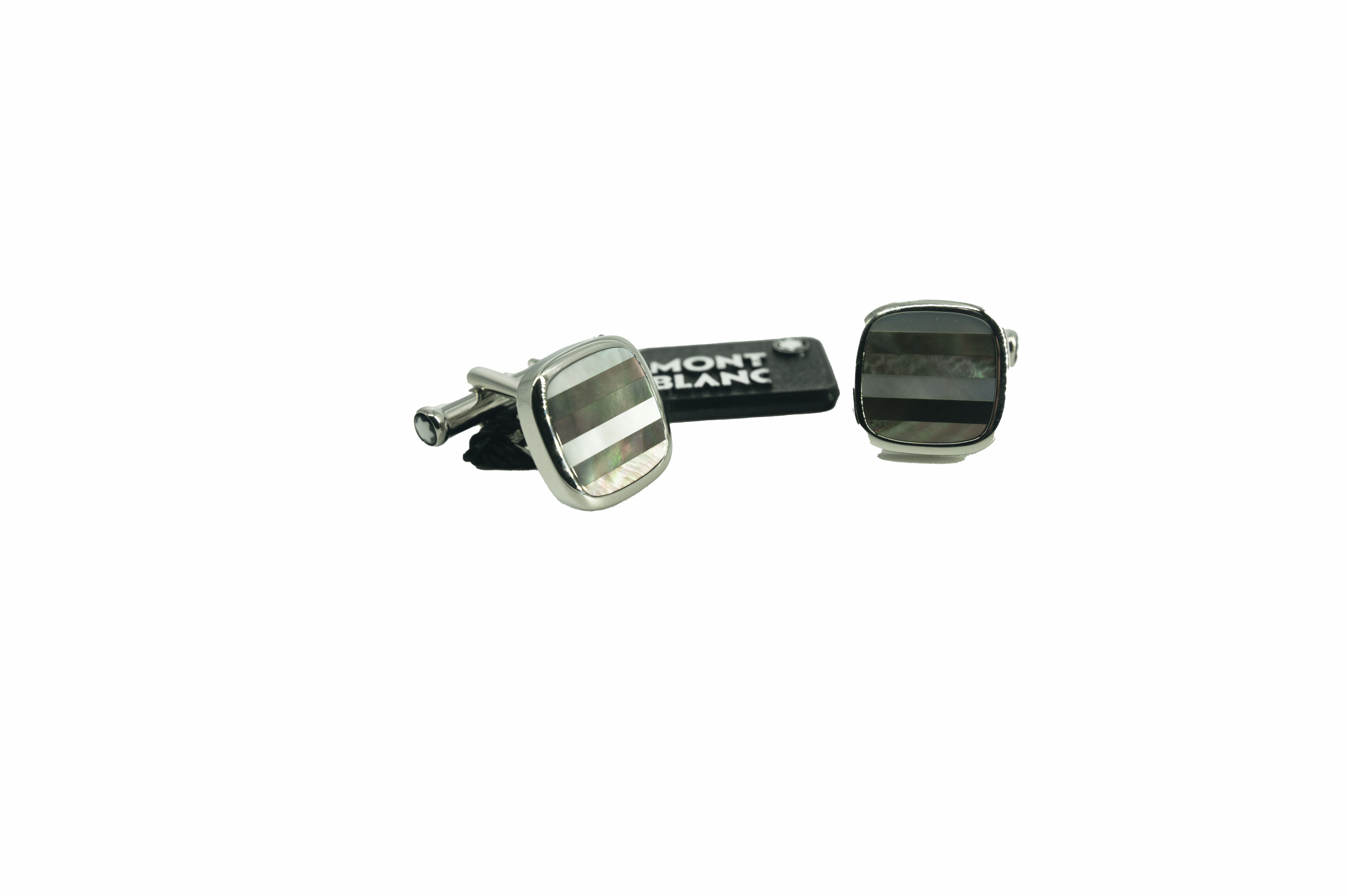 Accessori per impreziosire e completare il tuo outfit. Gattinoni e L'Officiel: orecchini, bracciali e collane per chi ama brillare e distinguersi.