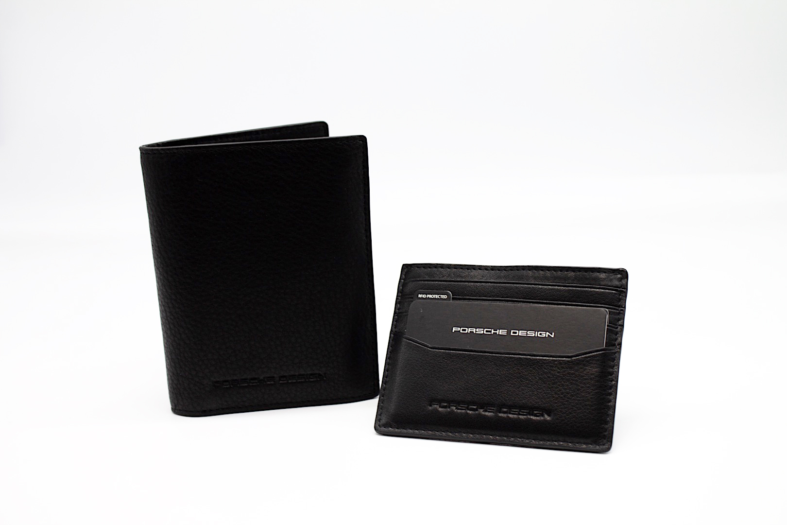 borse in pelle, agende in pelle, portafogli in pelle, cinte in pelle, portachiavi multipli, portafogli montblanc, oggetti di pelletteria RomaIl nostro reparto di oggetti in pelle presenta articoli dallo stile iconico e raffinato adatti per occasioni di ogni genere. 