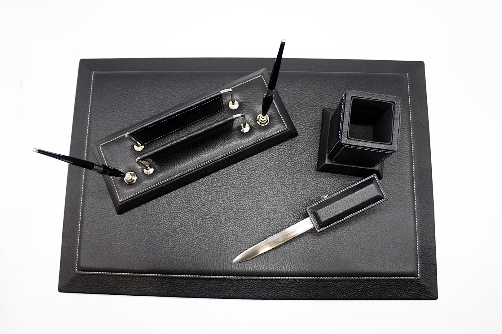 penne a Roma, dove acquistare penne di qualit&agrave; a Roma, scrittoi da scrivania, matite eleganti Roma, Sostituzione di refill, riparazione oggetti da cartoleria a Roma, articoli da scrittura Roma, cancelleria RomaUn oggetto dall'eleganza indescrivibile, la tua penna rappresenta al meglio la tua personalit&agrave;. Selezione per gli appassionati di scrittura a Roma.