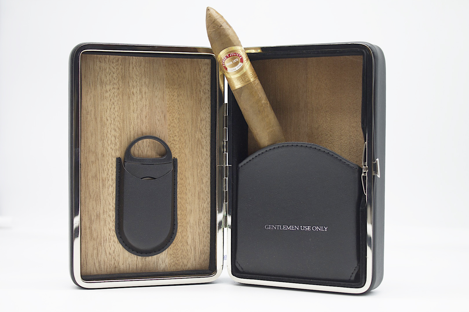 portasigari in legno, humidor per sigari, posacenere per sigari, tagliasigari Roma, bucasigari Roma, tabacco kentucky, tabacco caraibico, tabacco cubano, accessori per sigari a RomaImmensa scelta di accessori per i fumatori di sigari a Roma: posacenere, tagliasigari, porta sigari, humidor per una corretta conservazione del sigaro. portasigari in legno, humidor per sigari, posacenere per sigari, tagliasigari Roma, bucasigari Roma, tabacco kentucky, tabacco caraibico, tabacco cubano, accessori per sigari a RomaImmensa scelta di accessori per i fumatori di sigari a Roma: posacenere, tagliasigari, porta sigari, humidor per una corretta conservazione del sigaro.