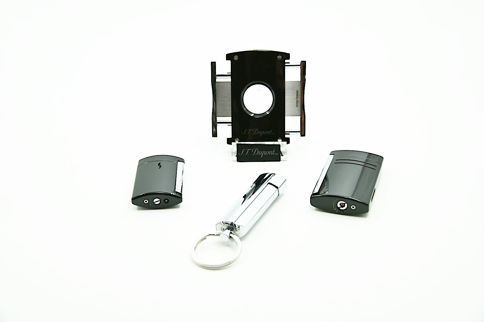 portasigari in legno, humidor per sigari, posacenere per sigari, tagliasigari Roma, bucasigari Roma, tabacco kentucky, tabacco caraibico, tabacco cubano, accessori per sigari a RomaVasta scelta di accessori per i fumatori di sigari a Roma: posacenere, tagliasigari, porta sigari, humidor per una corretta conservazione del sigaro.