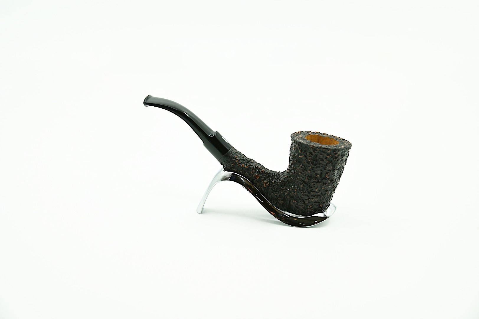 accessori per la pipa Roma, pipa, appassionati di pipa a Roma, porta pipe Roma, manutenzione della pipa Roma, riparazione pipa Roma, Savinelli, pipe in radica, pipe in schiuma, castello brebbiaAccessori e pipe per tutti, dal fumatore esperto a quello alle prime armi. Una vasta selezione di opzioni per tutti i gusti.