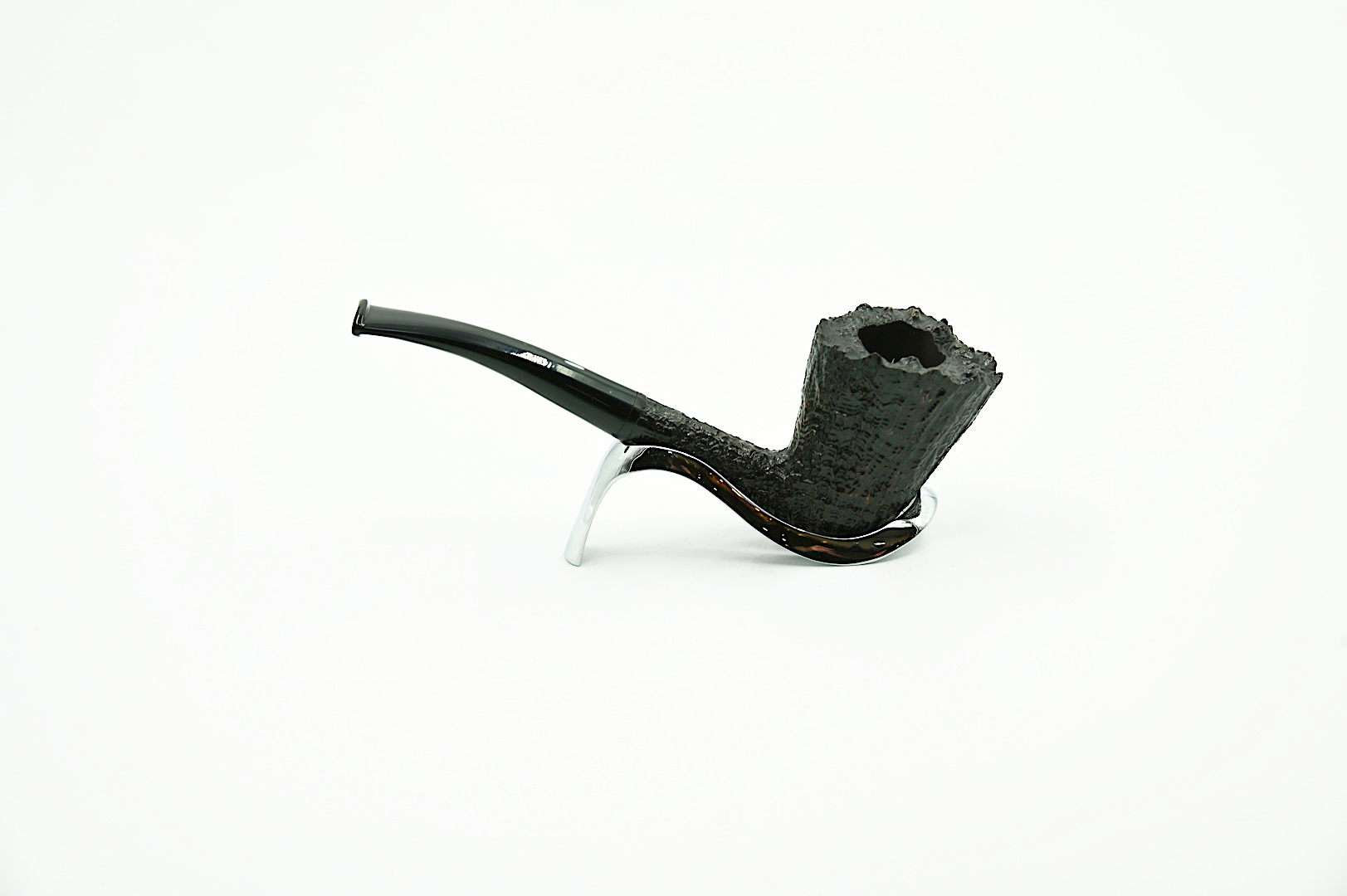 accessori per la pipa Roma, pipa, appassionati di pipa a Roma, porta pipe Roma, manutenzione della pipa Roma, riparazione pipa Roma, Savinelli, pipe in radica, pipe in schiuma, castello brebbiaAccessori e pipe per tutti, dal fumatore esperto a quello alle prime armi. Una vasta selezione di opzioni per tutti i gusti.