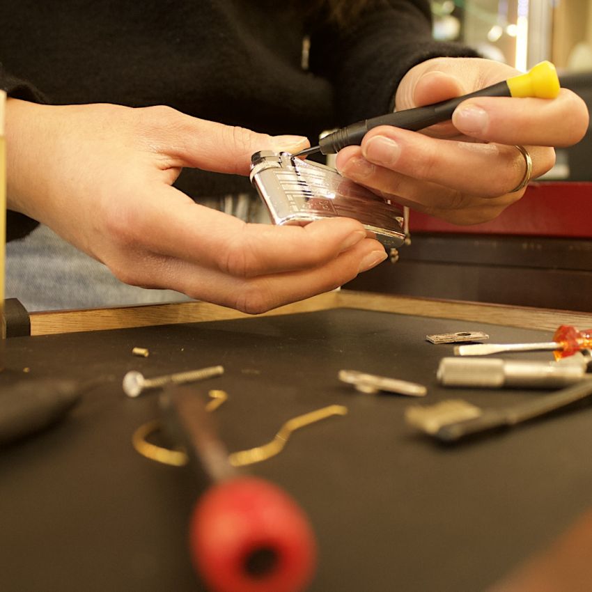 dove acquisto penne a Roma, riparazione accendini Roma, articoli da Regalo Roma Sud, articoli da ufficio, articoli da regalo di classe, dove posso acquistare a Roma accendini, riparazione penne, riparazione pipe Roma, regalo Roma, vendita articoli da regaloDal 1956 offriamo articoli da regalo dei migliori brand e di qualit&agrave;. Forniamo ai nostri clienti servizi di riparazione e manutenzione per accendini.