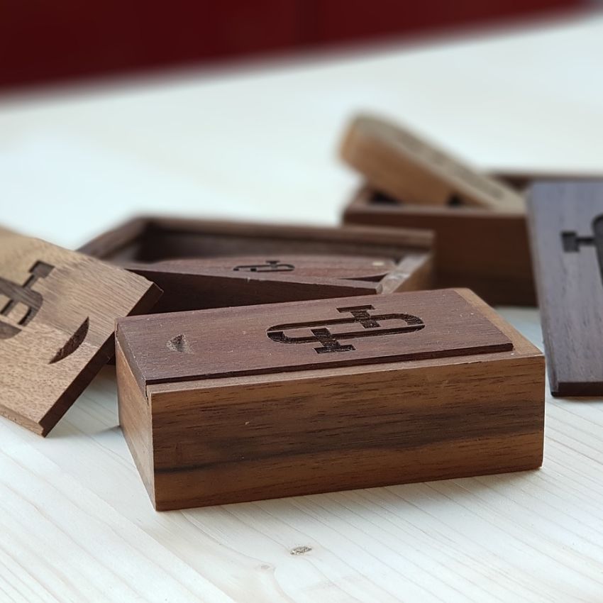 dove acquisto penne a Roma, riparazione accendini Roma, articoli da Regalo Roma Sud, articoli da ufficio, articoli da regalo di classe, dove posso acquistare a Roma accendini, riparazione penne, riparazione pipe Roma, regalo Roma, vendita articoli da regaloDal 1956 offriamo articoli da regalo dei migliori brand e di qualit&agrave;. Forniamo ai nostri clienti servizi di riparazione e manutenzione per accendini.