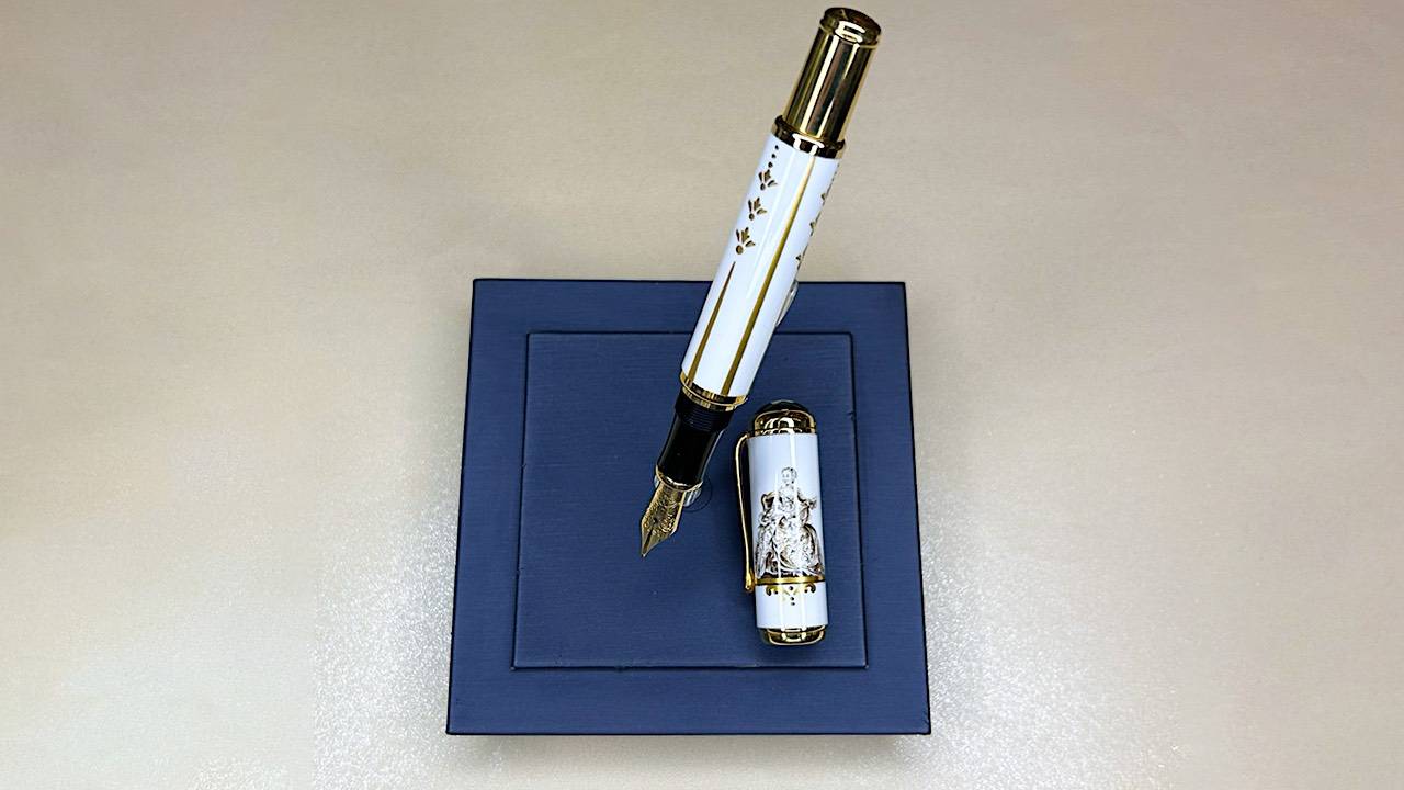 dove acquisto penne a Roma, riparazione accendini Roma, articoli da Regalo Roma Sud, articoli da ufficio, articoli da regalo di classe, dove posso acquistare a Roma accendini, riparazione penne, riparazione pipe Roma, regalo Roma, vendita articoli da regaloDal 1956 offriamo articoli da regalo dei migliori brand e di qualità. Forniamo ai nostri clienti servizi di riparazione e manutenzione per accendini.