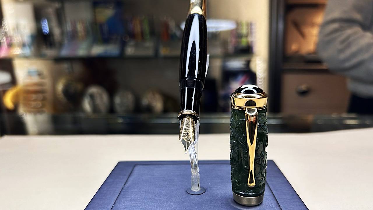 dove acquisto penne a Roma, riparazione accendini Roma, articoli da Regalo Roma Sud, articoli da ufficio, articoli da regalo di classe, dove posso acquistare a Roma accendini, riparazione penne, riparazione pipe Roma, regalo Roma, vendita articoli da regaloDal 1956 offriamo articoli da regalo dei migliori brand e di qualità. Forniamo ai nostri clienti servizi di riparazione e manutenzione per accendini.